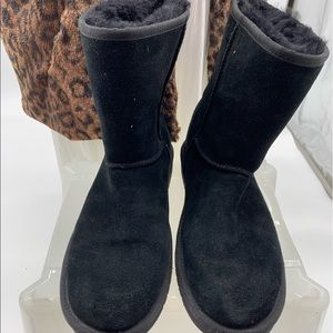 SOLD: Kookaburra by UGG BLACK sheepskin snow boots. Size9. Never worn.
